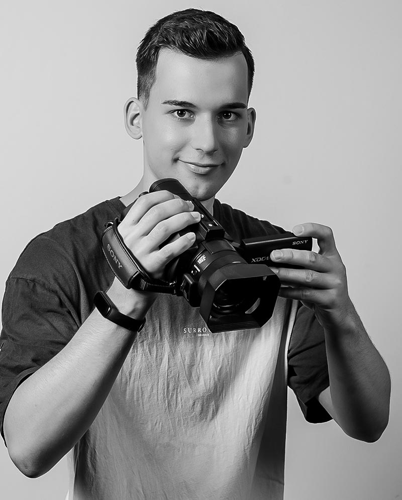 Falk mit Sony Videocam in der Hand